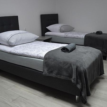 Hostel Adabet Kepno Kültér fotó