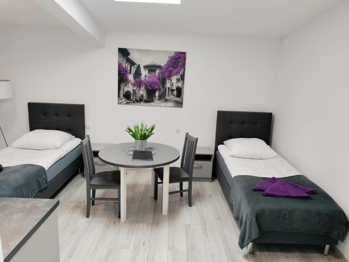 Hostel Adabet Kepno Kültér fotó