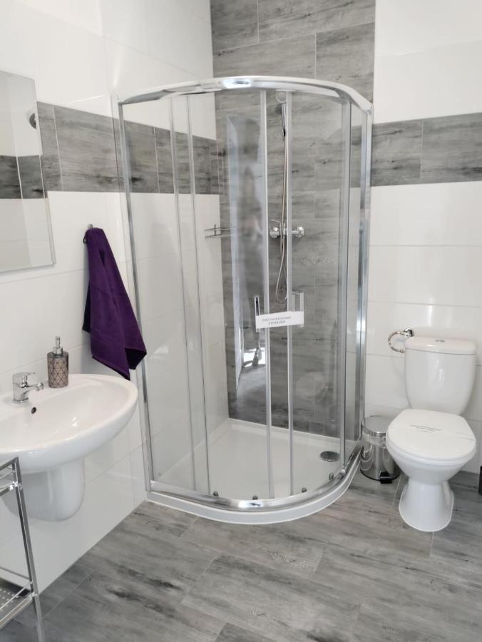 Hostel Adabet Kepno Kültér fotó