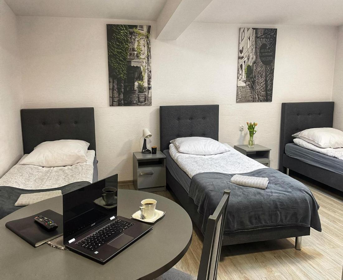 Hostel Adabet Kepno Kültér fotó
