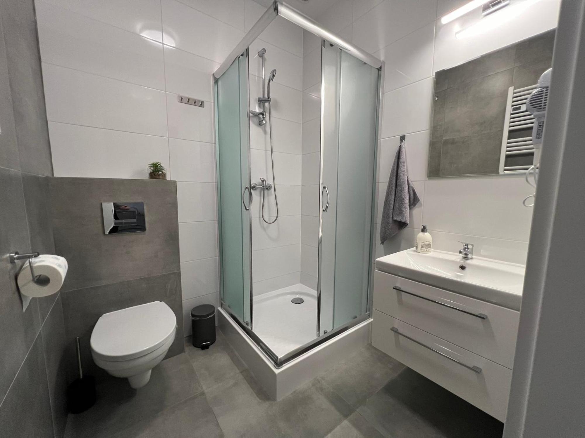 Hostel Adabet Kepno Kültér fotó