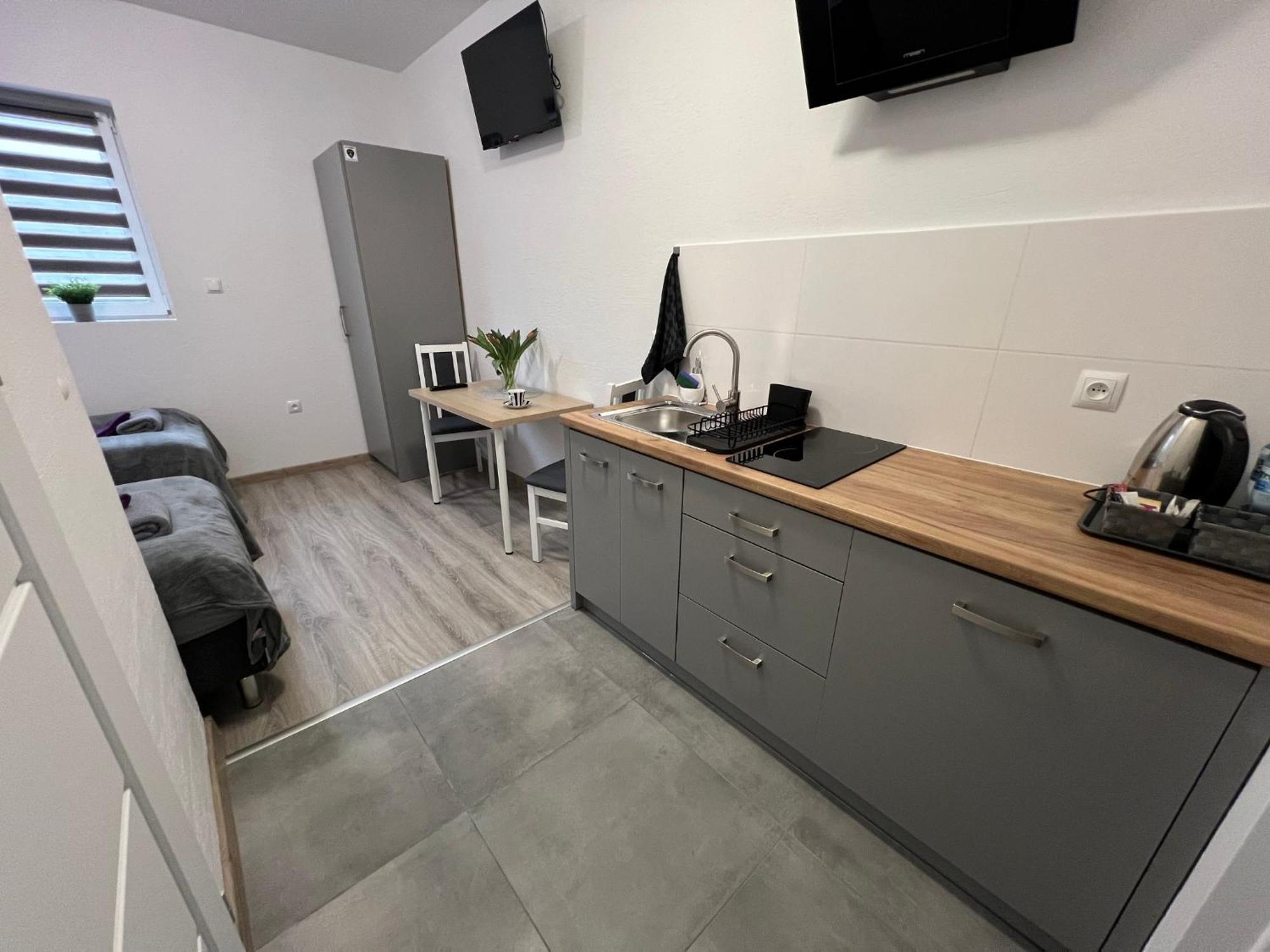 Hostel Adabet Kepno Kültér fotó